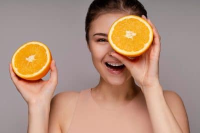 La vitamina C en la rutina diaria: ¿cuál es el mejor momento para tomarla?
