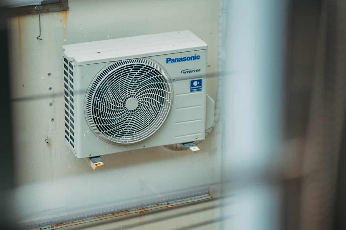 Qué revisar cuando el aire acondicionado enfría por ratos
