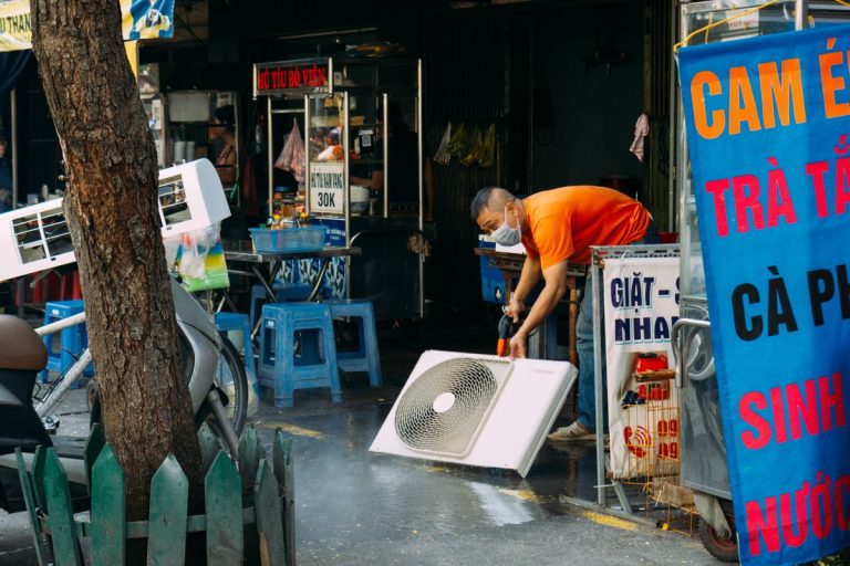 Limpieza de ventilador de pie doméstico