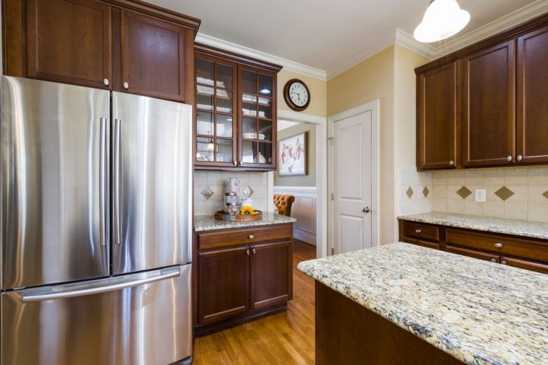 Nevera French Door en cocina moderna