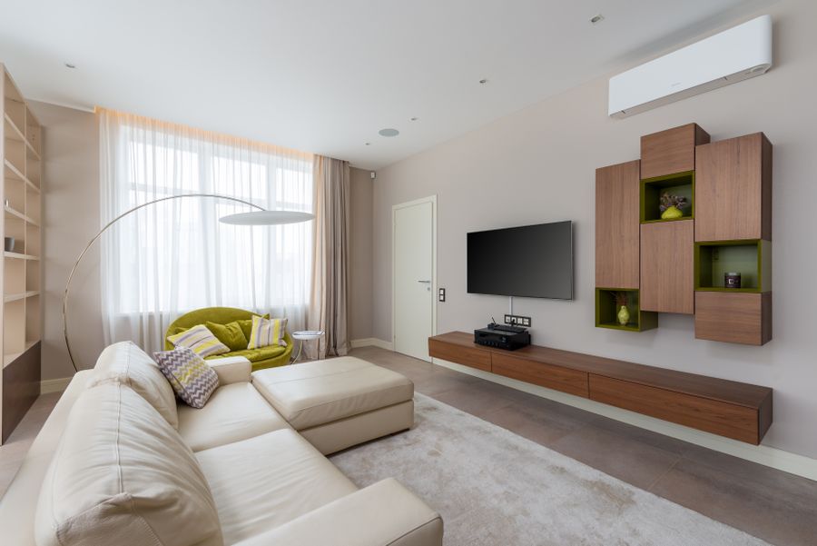 Sala de estar moderna en apartamento de lujo